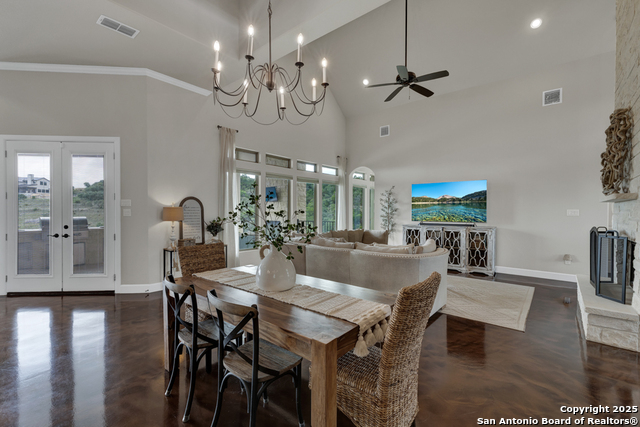 Listing photo id 18 for 2337 Lombardy