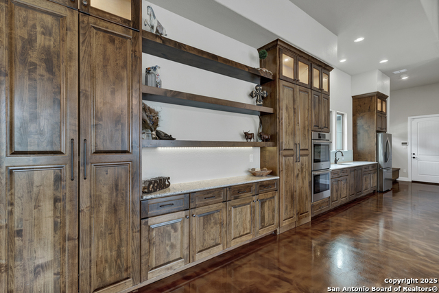Listing photo id 20 for 2337 Lombardy