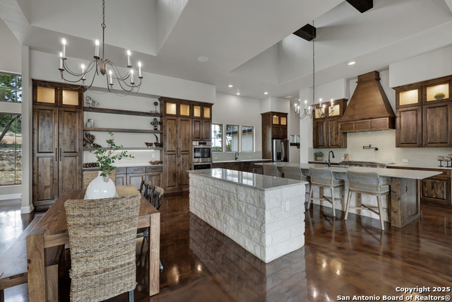 Listing photo id 21 for 2337 Lombardy