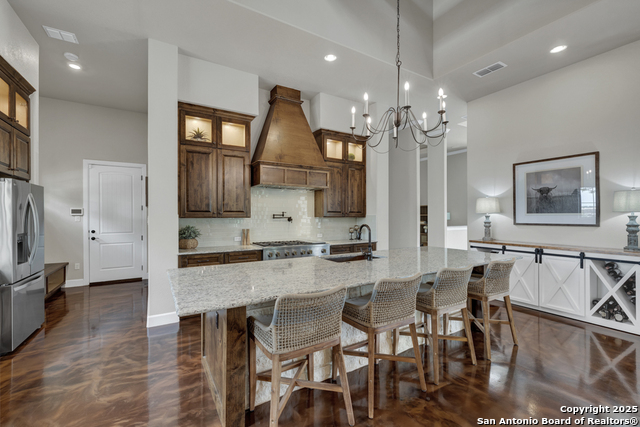 Listing photo id 24 for 2337 Lombardy