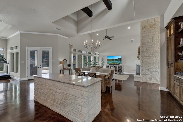 Listing photo id 25 for 2337 Lombardy