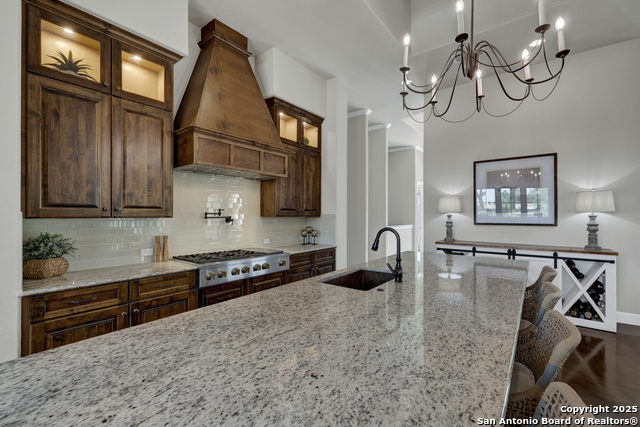Listing photo id 29 for 2337 Lombardy