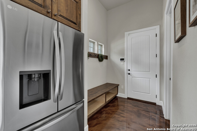 Listing photo id 30 for 2337 Lombardy