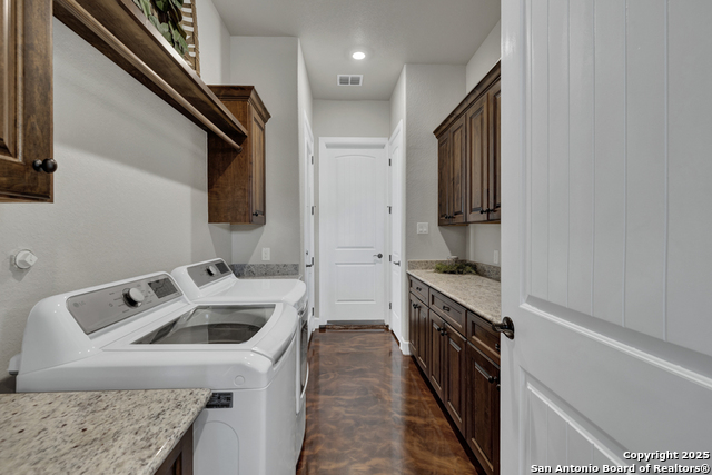 Listing photo id 31 for 2337 Lombardy