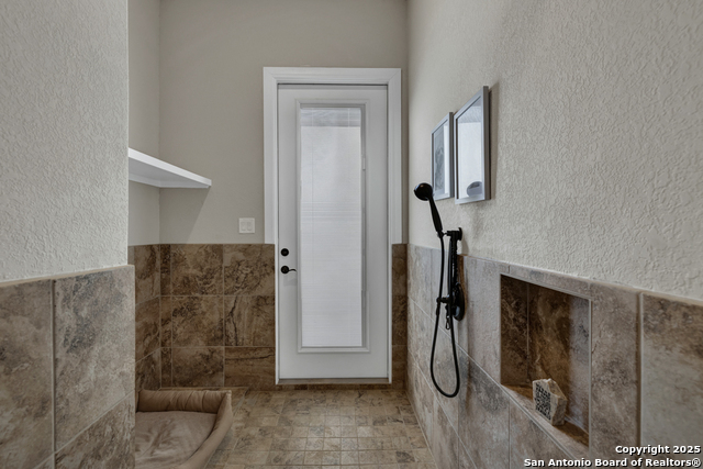 Listing photo id 32 for 2337 Lombardy