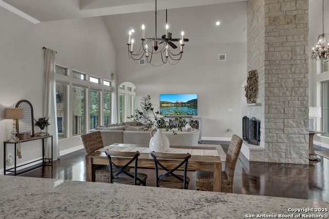 Listing photo id 33 for 2337 Lombardy