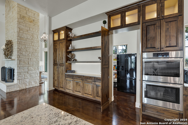 Listing photo id 34 for 2337 Lombardy