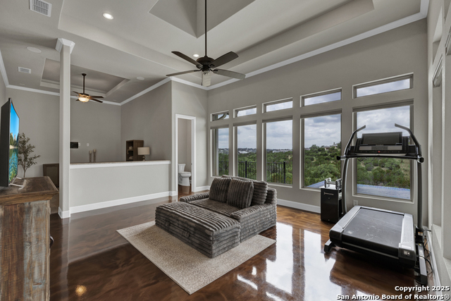 Listing photo id 35 for 2337 Lombardy