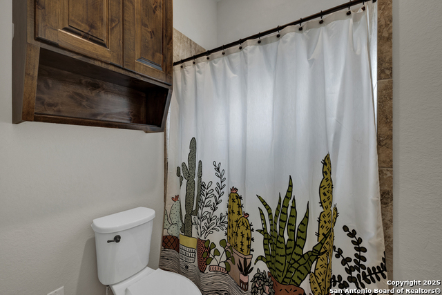Listing photo id 43 for 2337 Lombardy