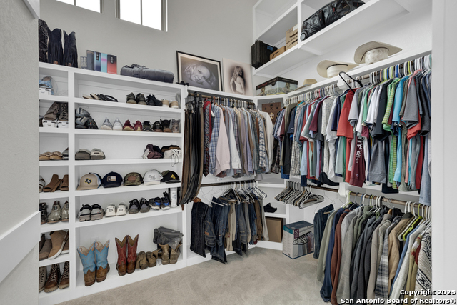 Listing photo id 46 for 2337 Lombardy