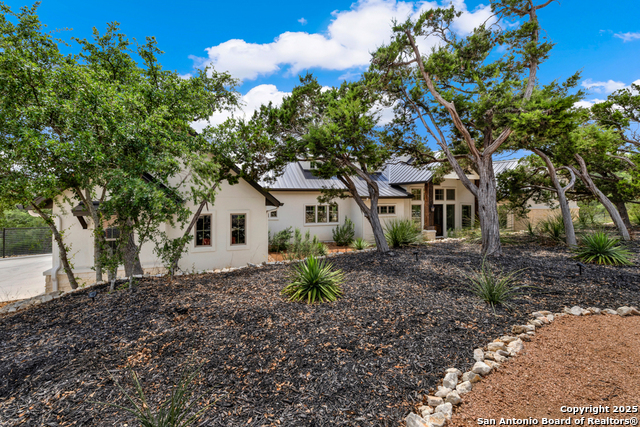 Listing photo id 3 for 2337 Lombardy