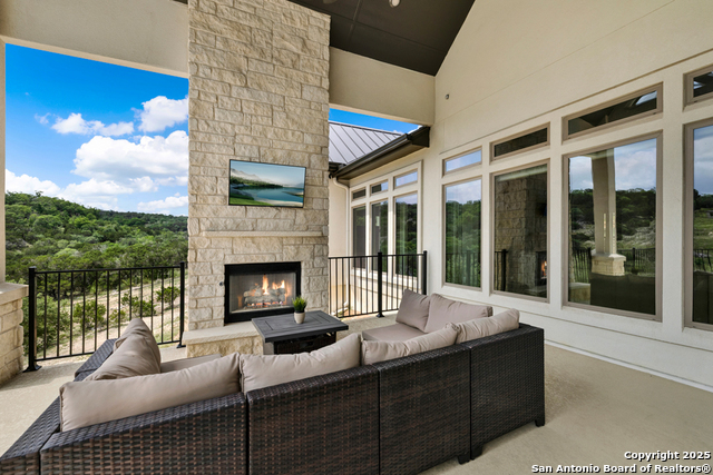Listing photo id 50 for 2337 Lombardy
