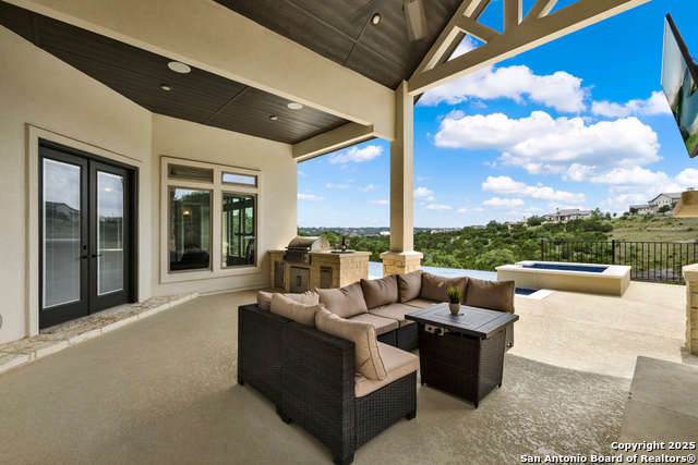 Listing photo id 52 for 2337 Lombardy