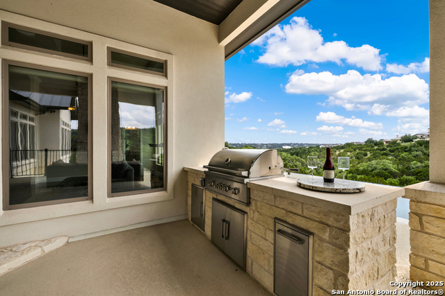 Listing photo id 53 for 2337 Lombardy