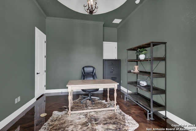 Listing photo id 57 for 2337 Lombardy