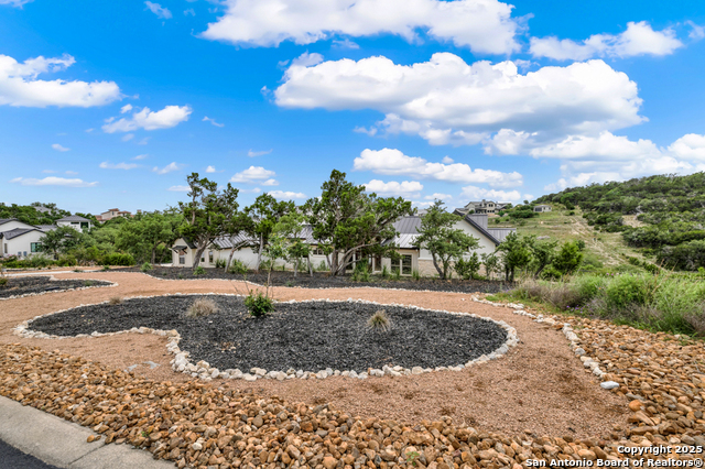 Listing photo id 4 for 2337 Lombardy