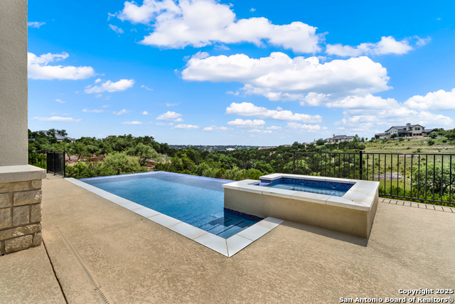Listing photo id 64 for 2337 Lombardy