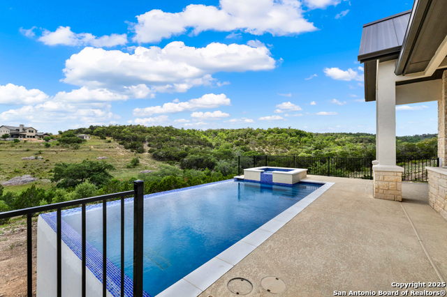 Listing photo id 65 for 2337 Lombardy
