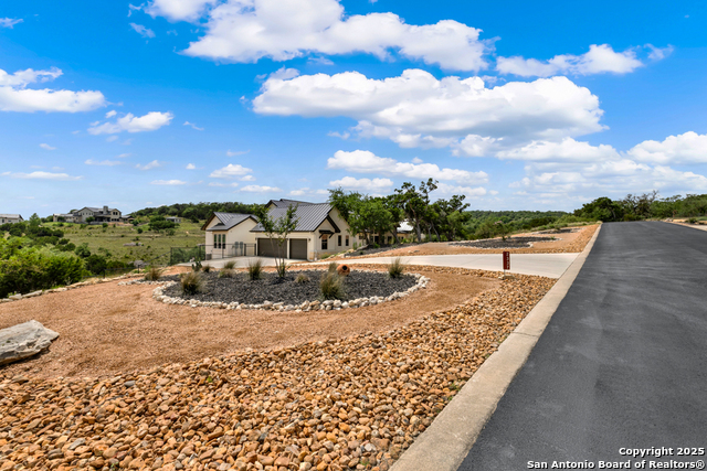 Listing photo id 5 for 2337 Lombardy