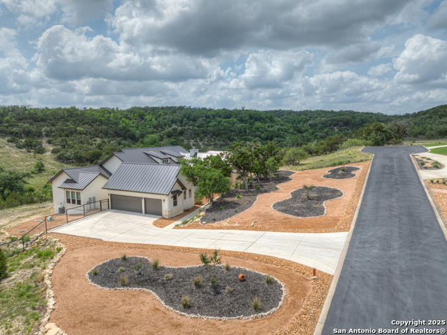Listing photo id 68 for 2337 Lombardy