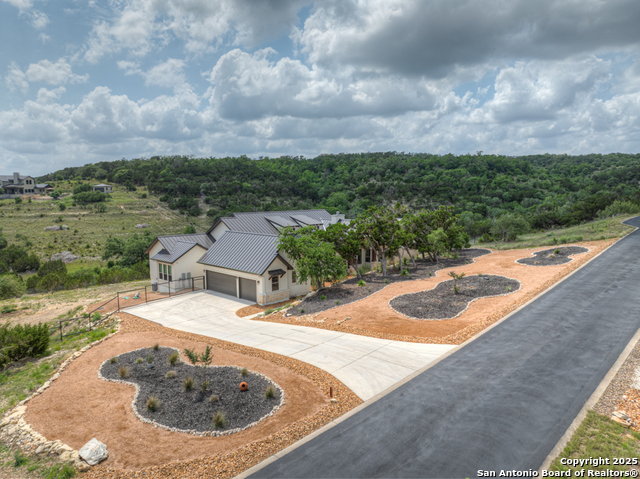 Listing photo id 69 for 2337 Lombardy
