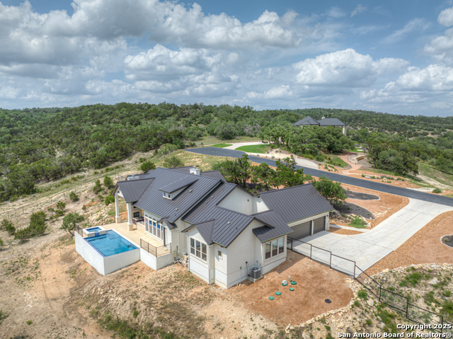 Listing photo id 70 for 2337 Lombardy