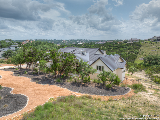 Listing photo id 72 for 2337 Lombardy