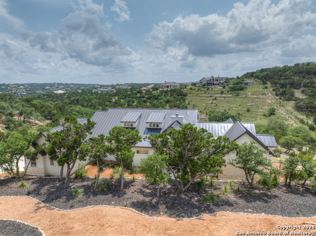 Listing photo id 73 for 2337 Lombardy