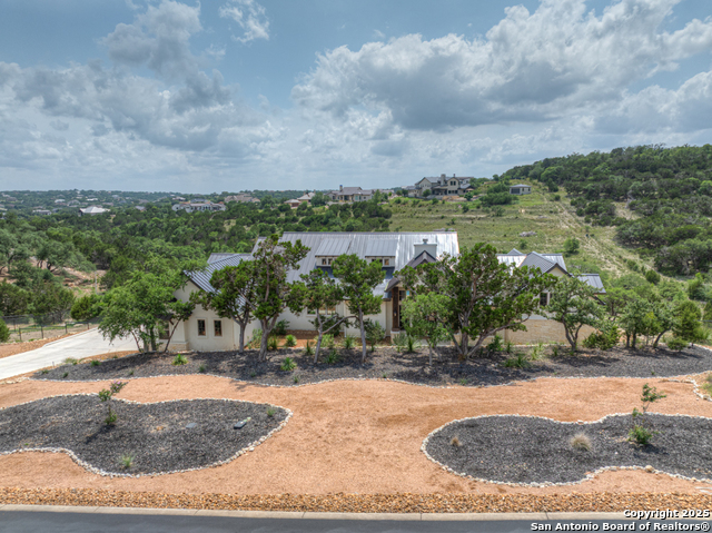 Listing photo id 74 for 2337 Lombardy
