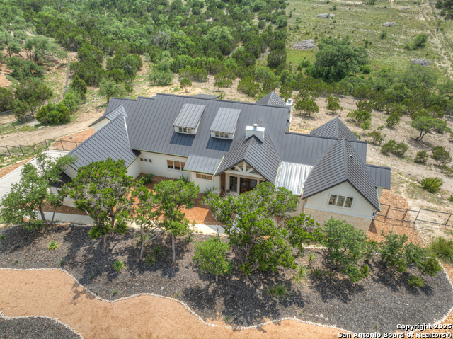 Listing photo id 76 for 2337 Lombardy