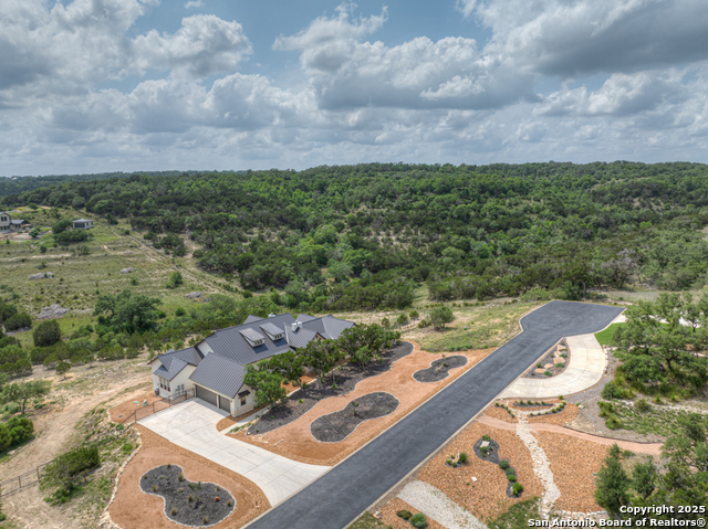 Listing photo id 77 for 2337 Lombardy