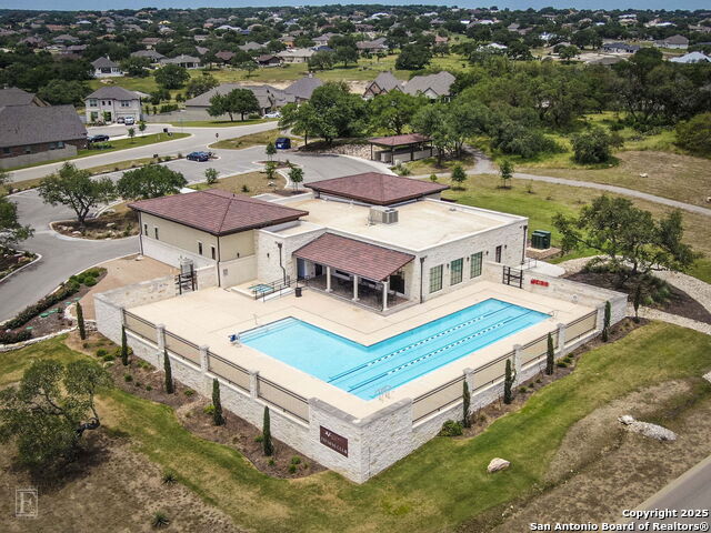 Listing photo id 82 for 2337 Lombardy
