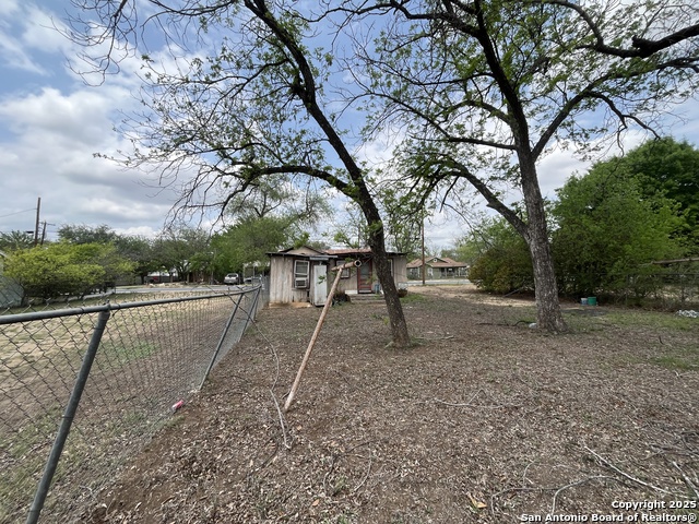 Listing photo id 11 for 1815 14th