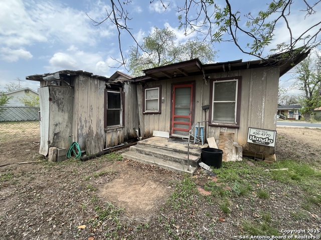 Listing photo id 14 for 1815 14th