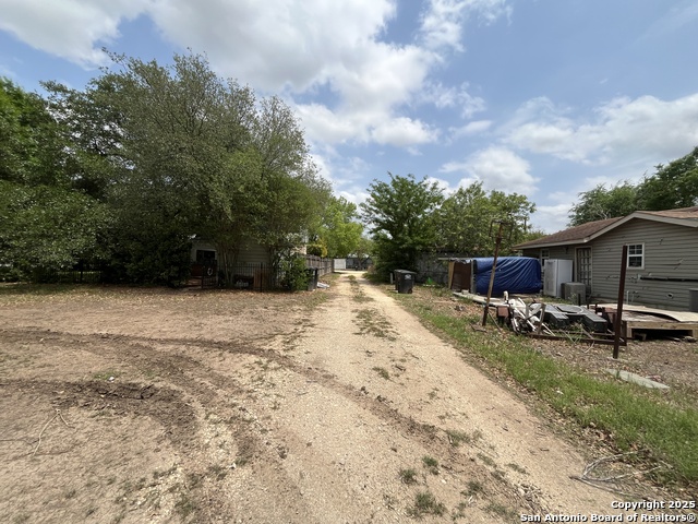 Listing photo id 18 for 1815 14th