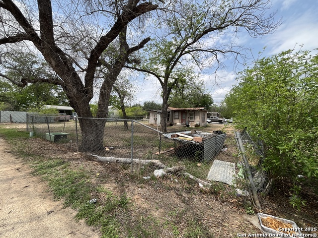Listing photo id 19 for 1815 14th