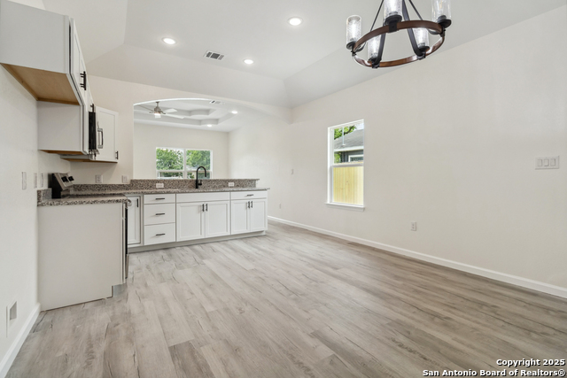 Image 17 of 32 For 567 San Horacio N