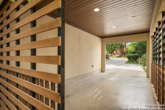 Image 35 of 39 For 440 Olmos E