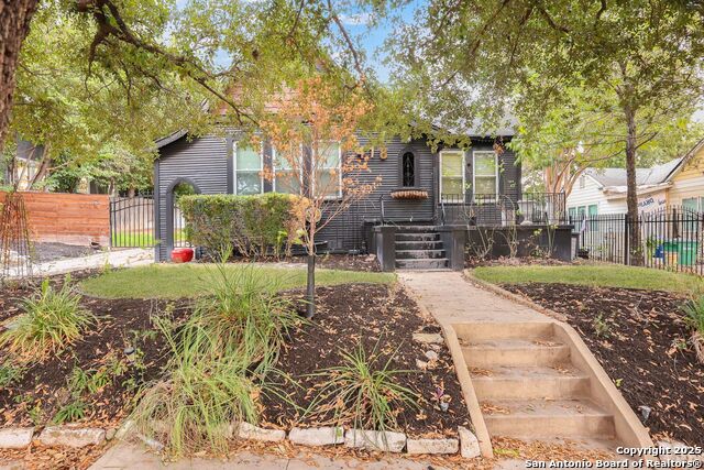Details for 418 Rosewood Ave W, San Antonio, TX 78212