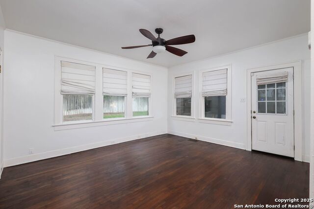 Image 11 of 29 For 418 Rosewood Ave W