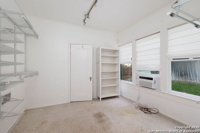 Image 12 of 29 For 418 Rosewood Ave W