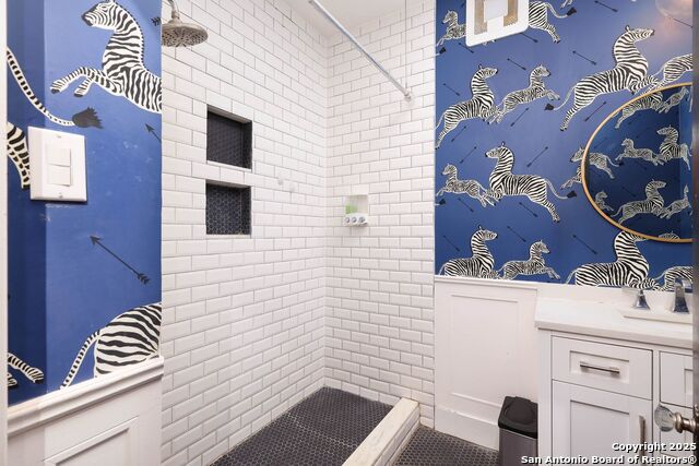 Image 14 of 29 For 418 Rosewood Ave W