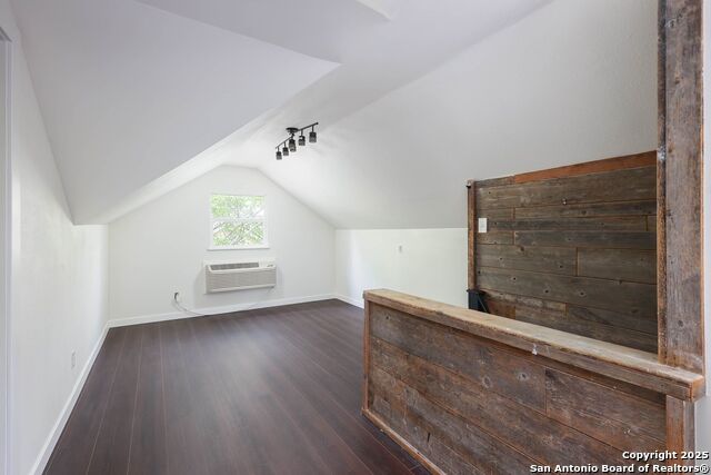 Image 15 of 29 For 418 Rosewood Ave W