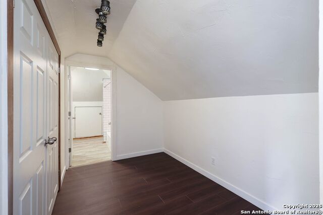 Image 18 of 29 For 418 Rosewood Ave W