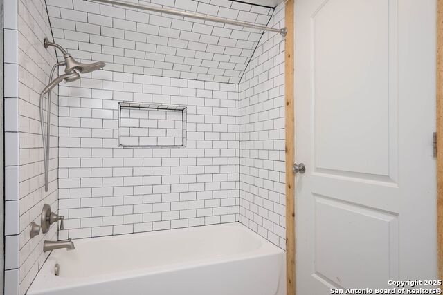 Image 19 of 29 For 418 Rosewood Ave W