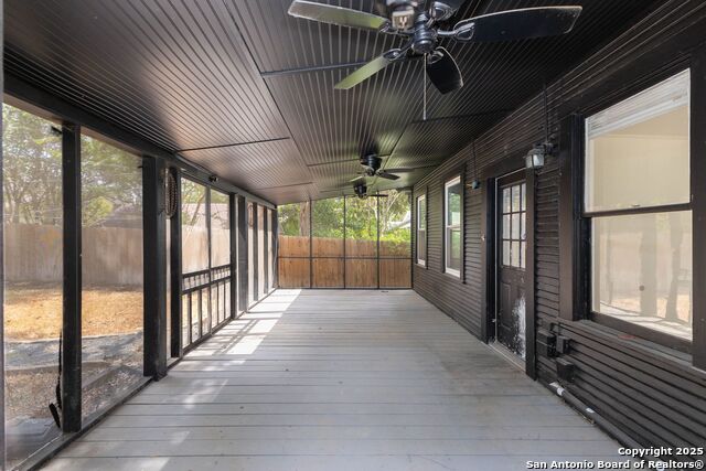 Image 21 of 29 For 418 Rosewood Ave W