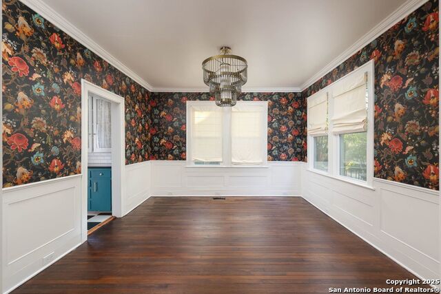 Image 5 of 29 For 418 Rosewood Ave W