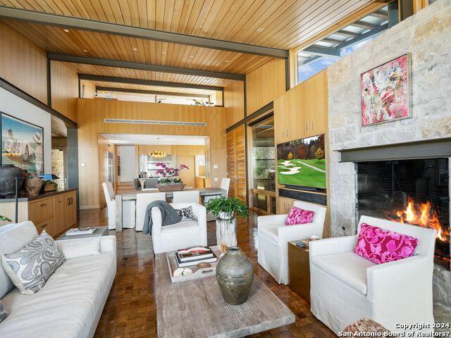 Listing photo id 8 for 25053 Black Creek