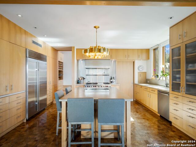 Listing photo id 10 for 25053 Black Creek