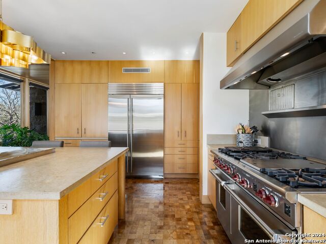 Listing photo id 13 for 25053 Black Creek